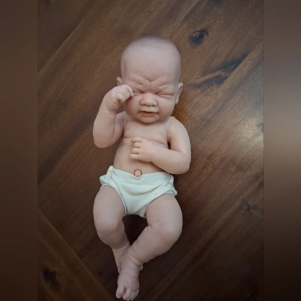 Realistic Baby New Born  Doll with Cream Diaper